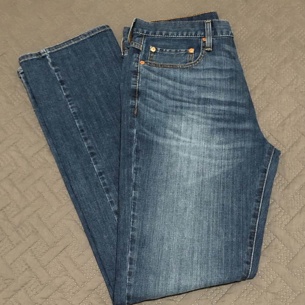 DANIEL CREMIEUX BLUE JEAN'S.  SCREAMS QUALITY! IN GREAT CONDITION. NICE!!